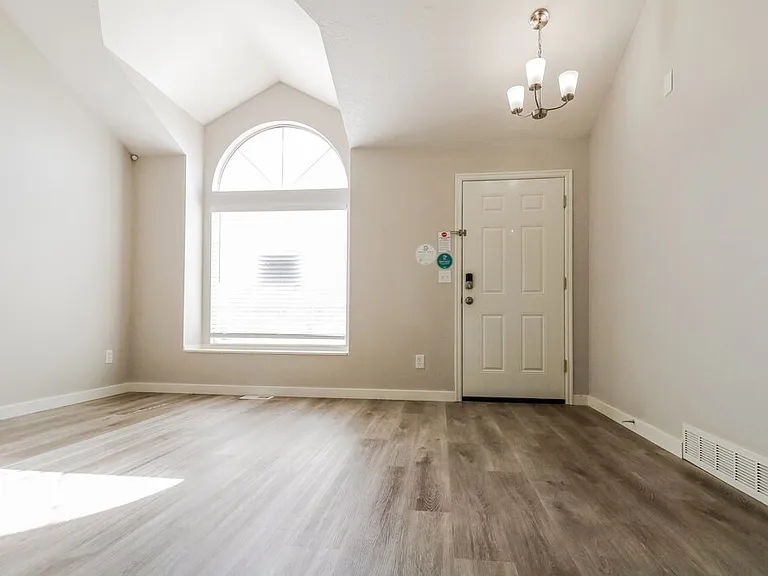 4829 S 3900 W — Photo 8