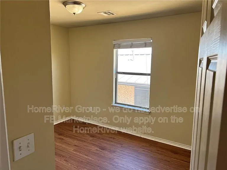 11137 SW 5th St — Photo 8