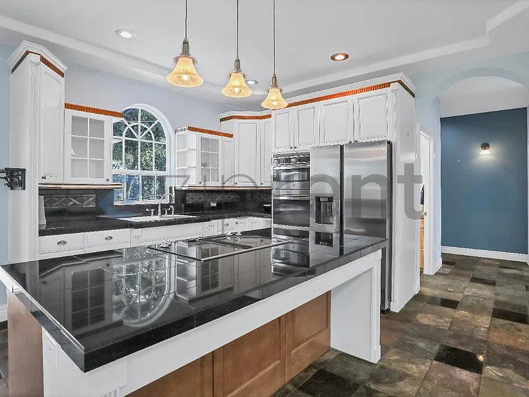 867 E Willow Ave — Photo 19