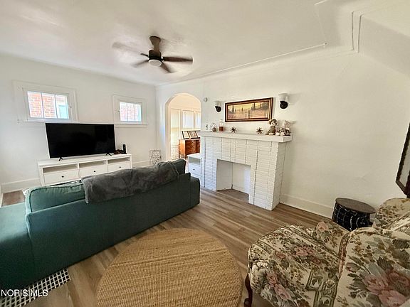 3rd image of 1805 Oakwood Ave