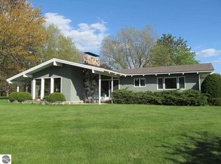 133 Overlook Dr, Cadillac, MI 49601
