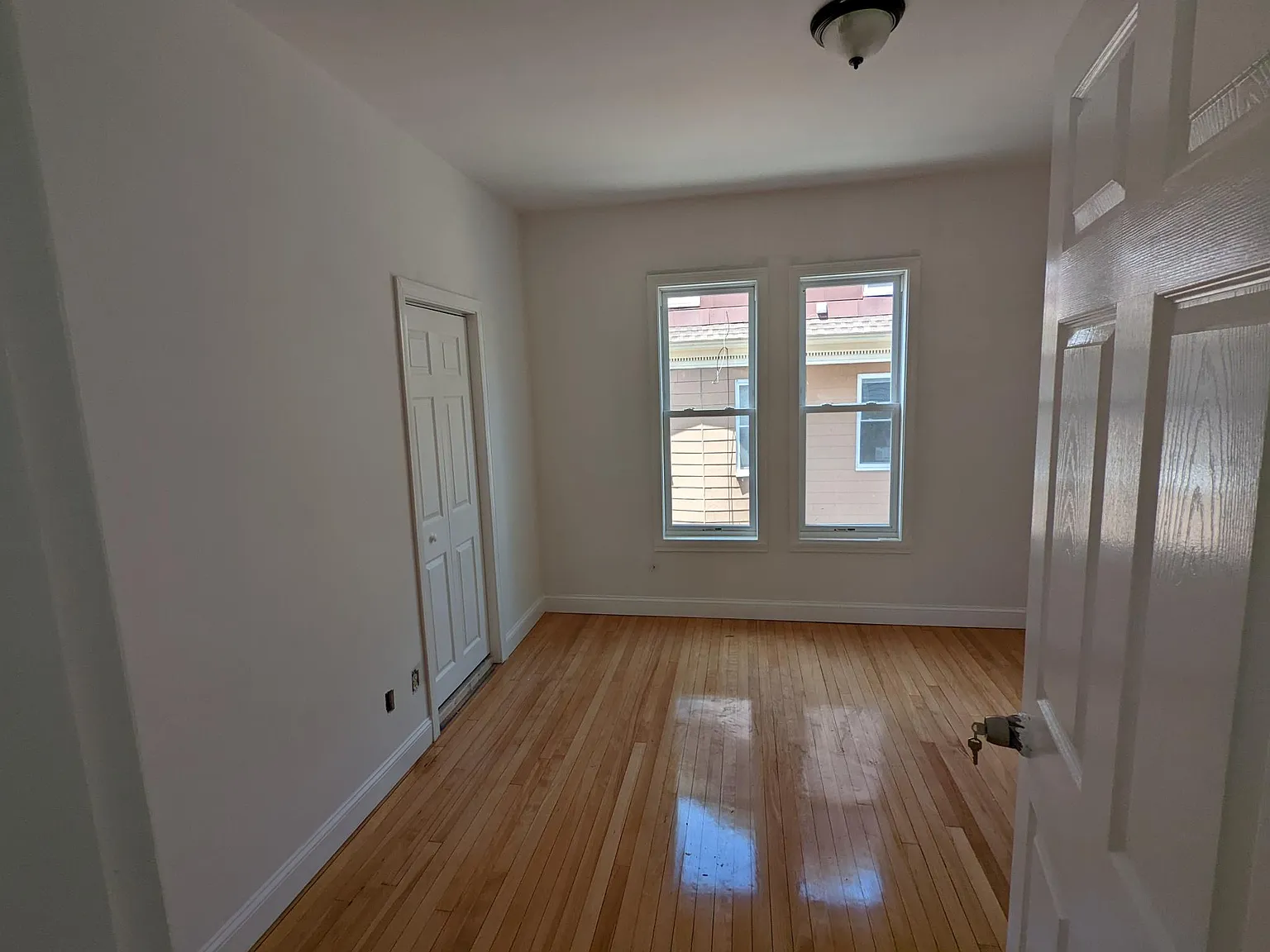 4 bed, 1200 sqft, $2,500 — Photo 2