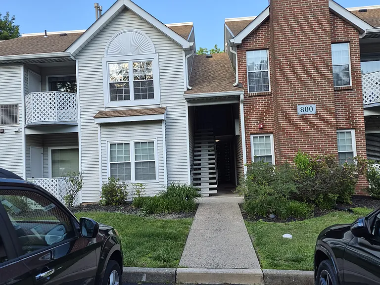 812 Diamond Dr — Photo 1