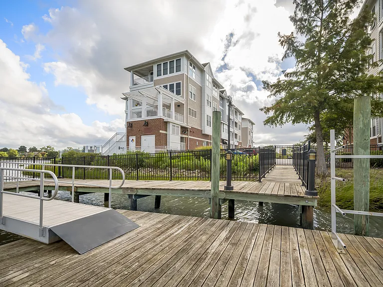 River House Apartments — Photo 26