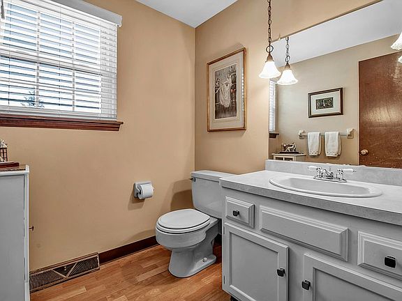 5th image of 222 Wedgewood Dr