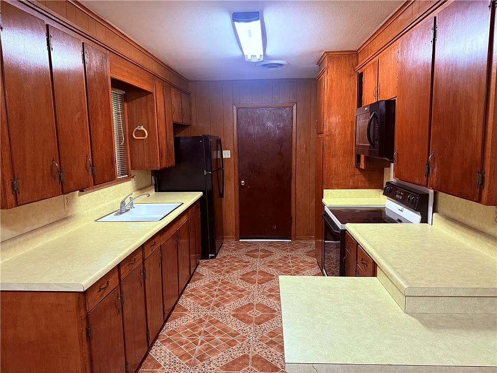 3 bed, 2.0 bath, 1443 sqft, $1,650 — Photo 2
