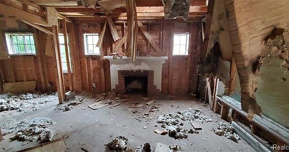 5th image of 16595 Lilac St