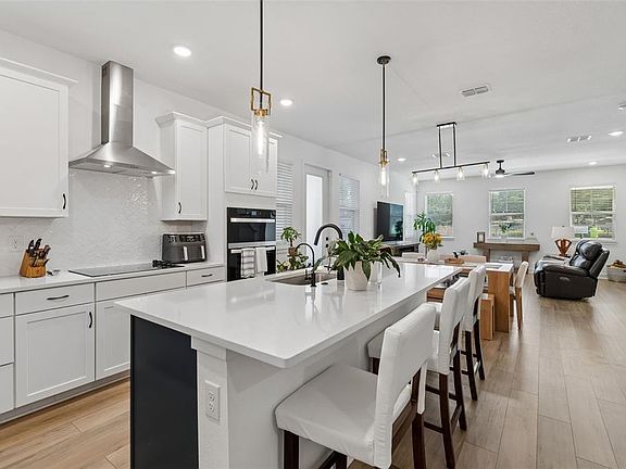 2nd image of 2021 Amelia Bay Pl