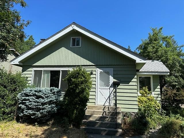 1st image of 3917 E 32nd Ave