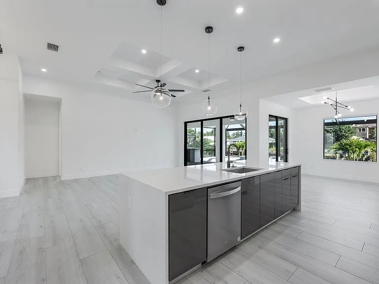 2107 SW 39th St — Photo 45