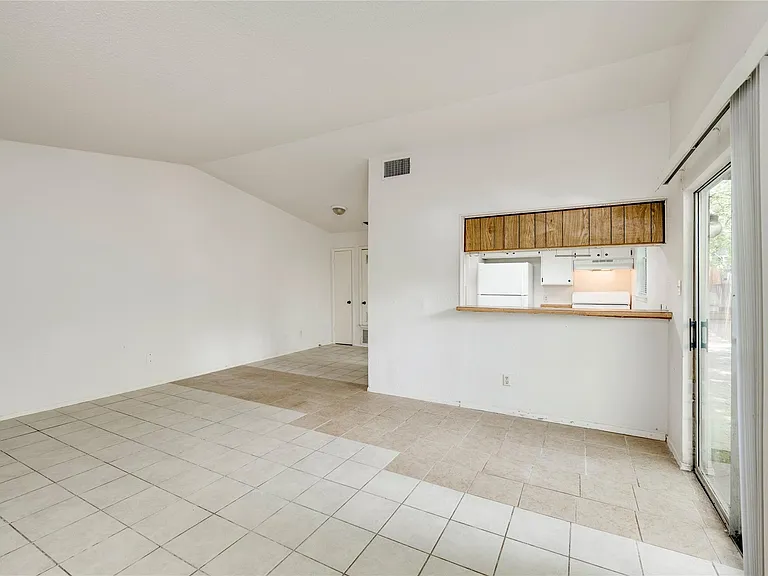 5208 Bogey Ct #B — Photo 7