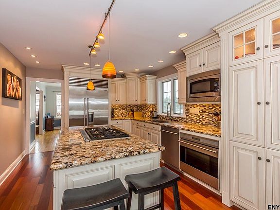 Stunning Zarillo custom kitchen. Cherry floor. Granite counters, tile back splash. Top quality.