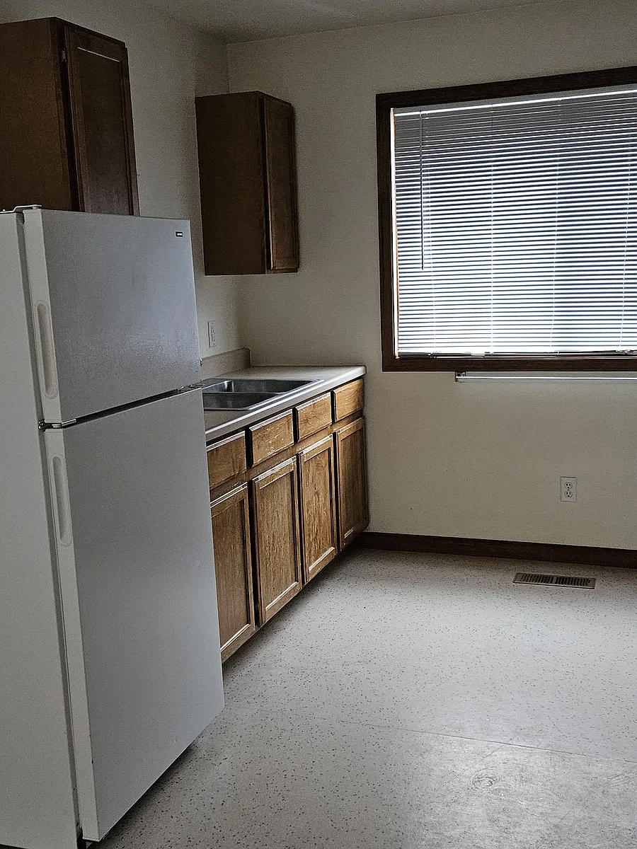 Ample kitchen storage and plenty of natural light. - 1830 Dickens St #1-4