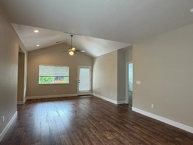 985 Marble Hills Cir — Photo 5