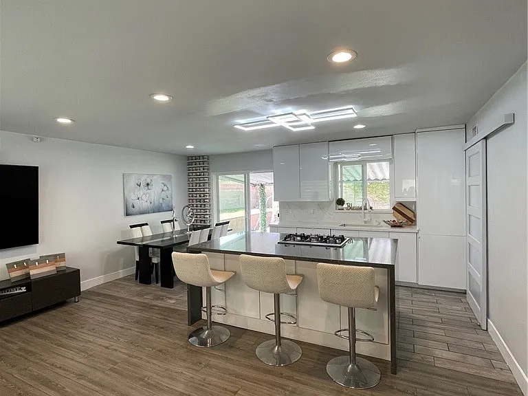 14716 Ramhurst Dr — Photo 2