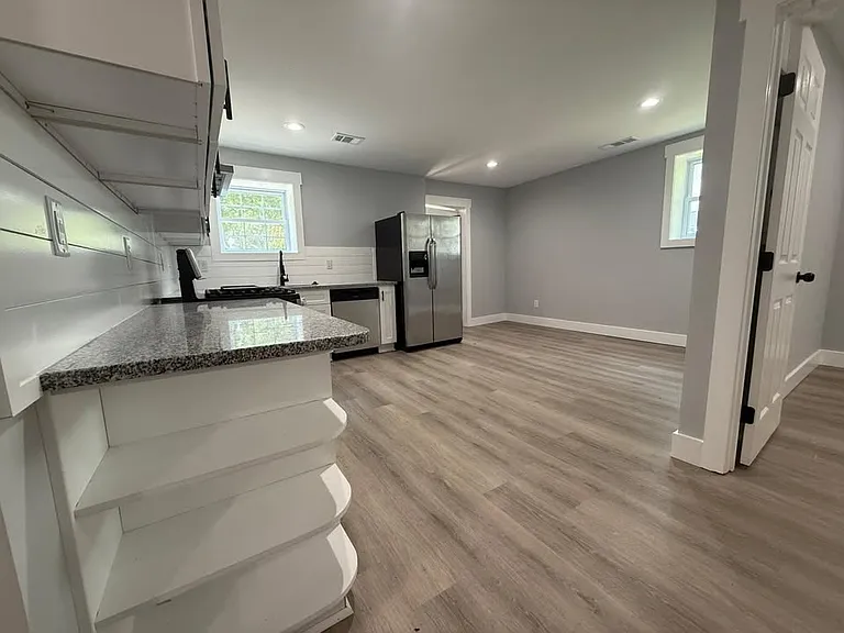 1099 Center St SW #C — Photo 3