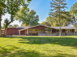 N61W16042 Beechwood Dr, Menomonee Falls, WI 53051
