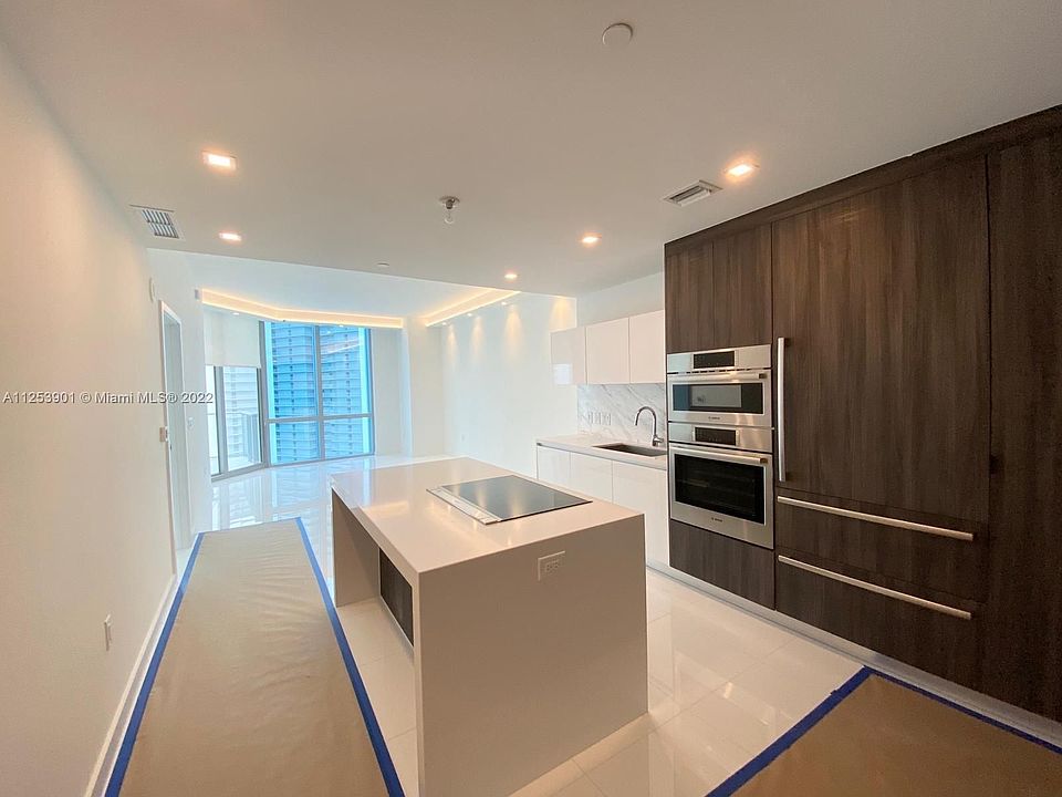 1st image of 851 NE 1st Ave #3405
