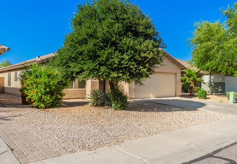 1140 W Oak Tree Ln — Photo 4