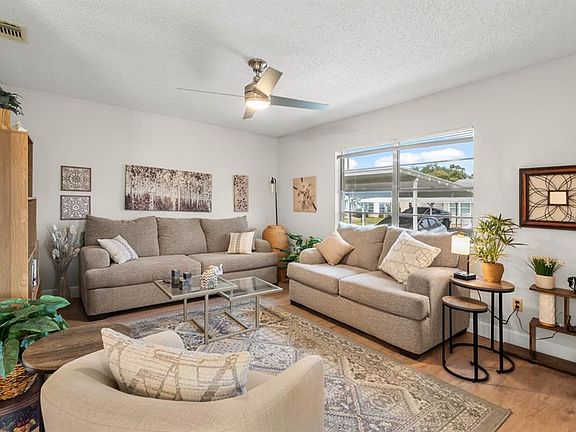 4th image of 330 Gloucester Blvd
