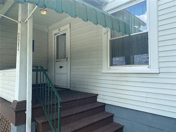3rd image of 722 Saint Clair Ave