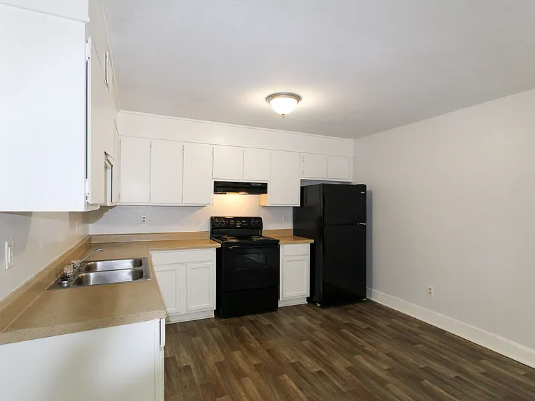 Rainview Apartments — Photo 6