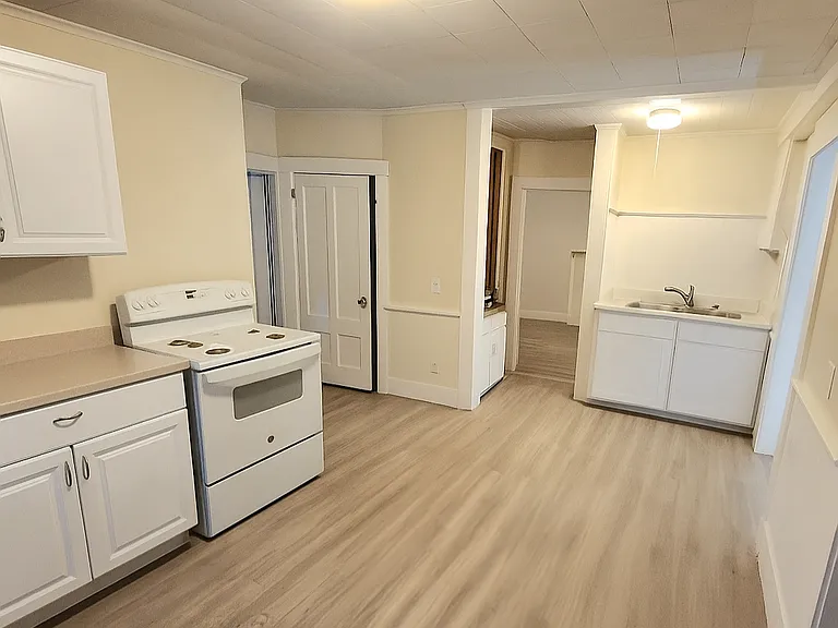 64 Vernon Ave #1 — Photo 5