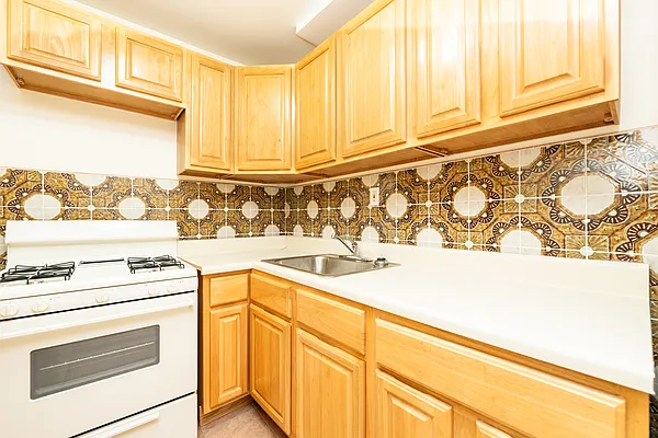 Rented by Friedman Mayer, LREB | media 8