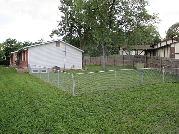 Large Fenced Side Yard