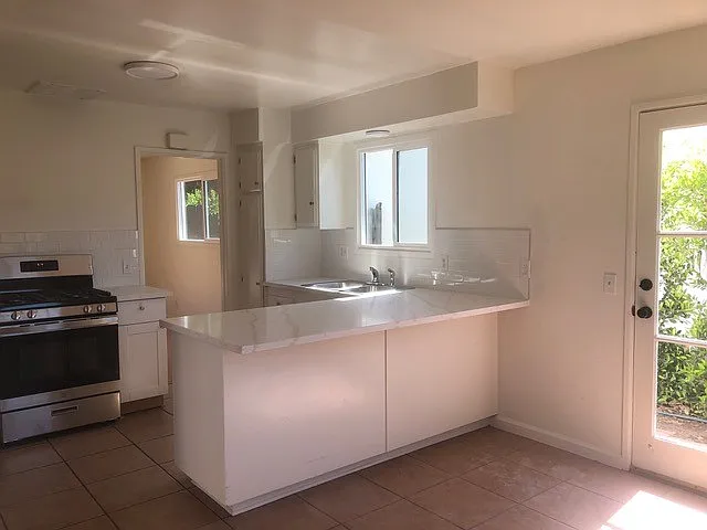 5053 San Vicente Dr — Photo 3