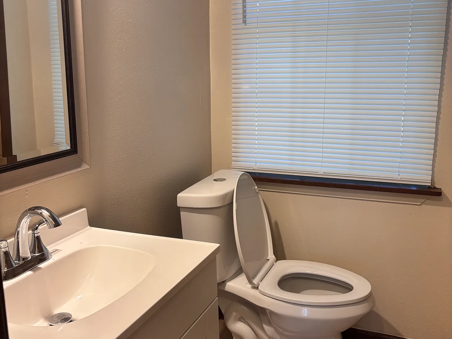 3 bed, 1100 sqft, $1,800 — Photo 3