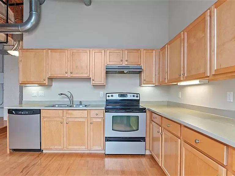 1117 Douglas Ave — Photo 7