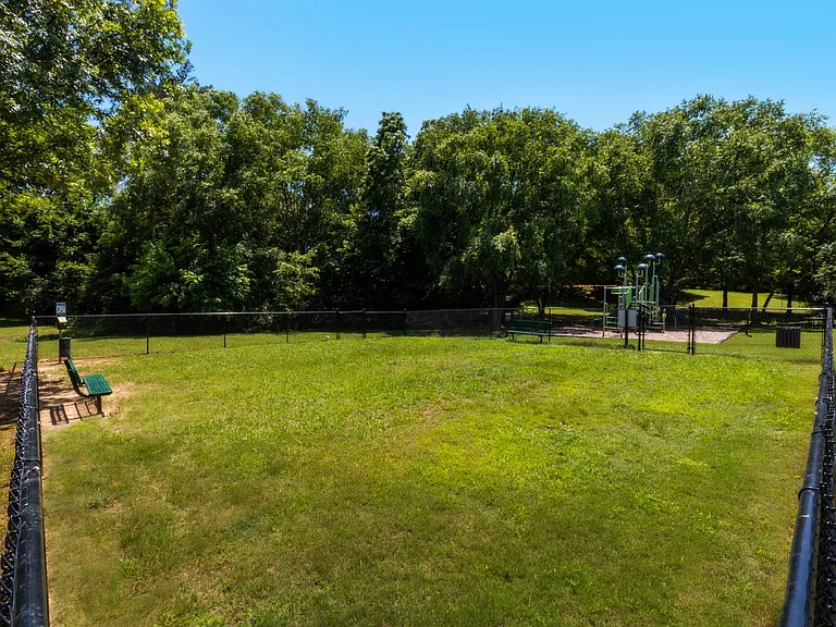 Lakeside Villas — Photo 32