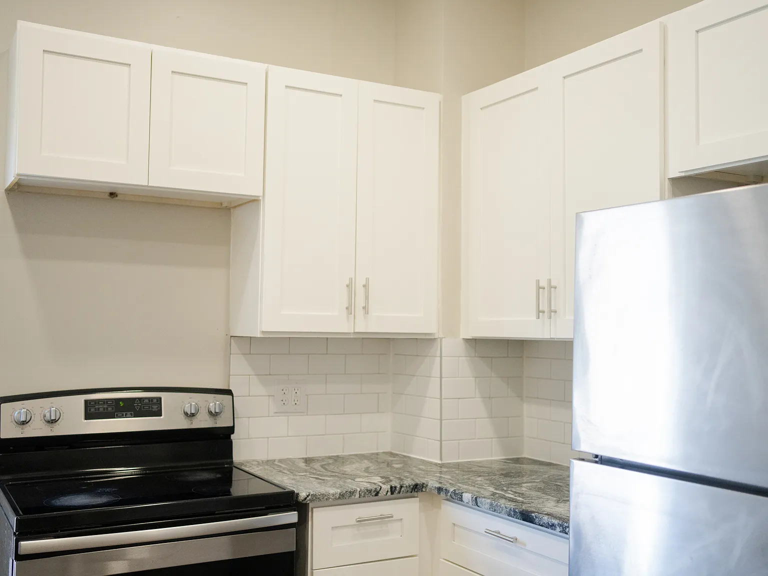 3 bed, 1408 sqft, $1,390 — Photo 2