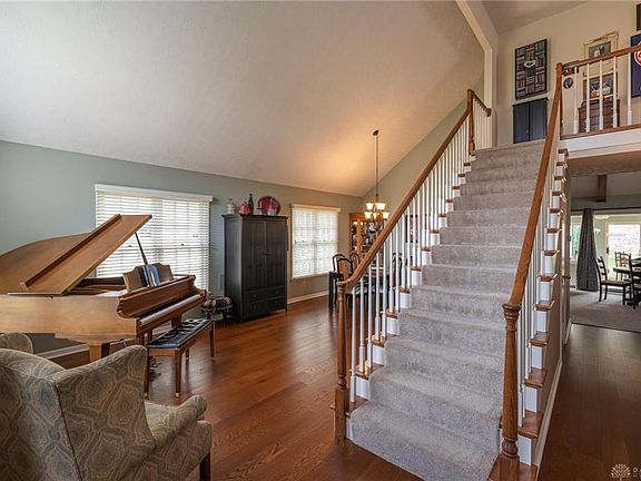 4th image of 810 Zengel Dr