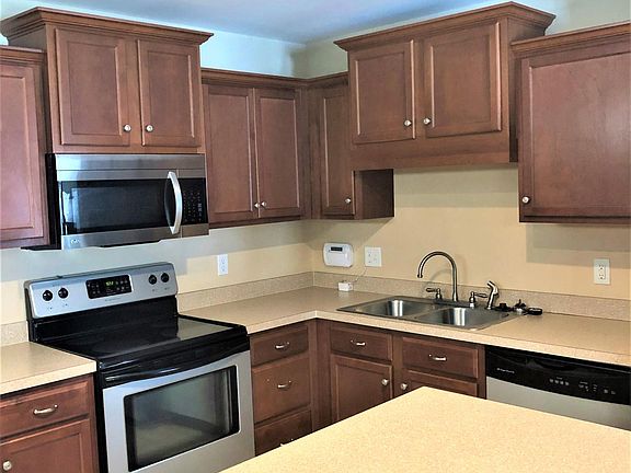 5th image of 99 Winterberry Ln