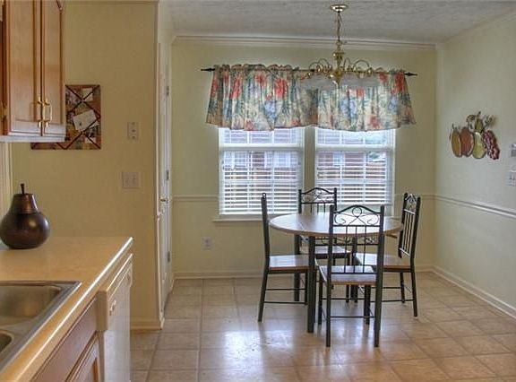 5th image of 909 Thomastown Dr