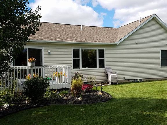 Nice deck and garden area