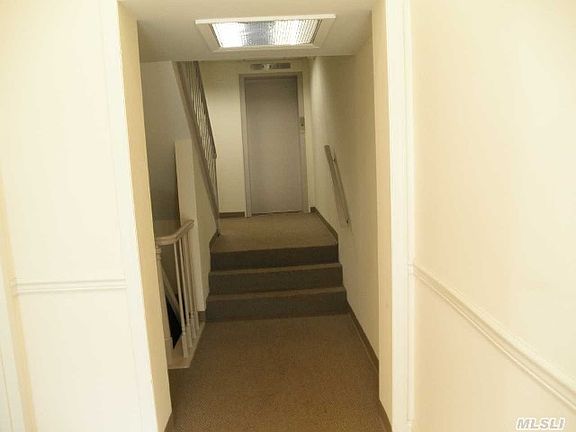 4th image of 10 Audrey Ave