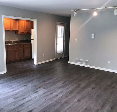 2nd image of 1231 Indianola Ave APT B