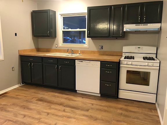 2nd image of 1313 Moulin Ave