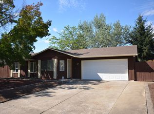 2271 La Canada Dr, Roseburg, OR 97471