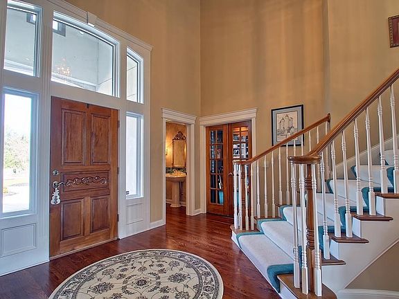 5th image of 2033 Abbotsford Green Dr