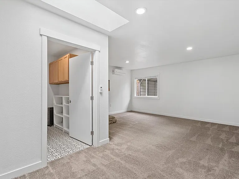 820 207th Pl NE — Photo 11