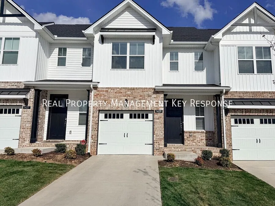 Upscale Living, Great Community Amenities, Unbeatable Location! — Photo 1