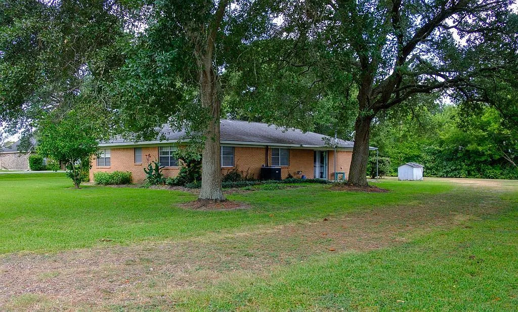 3 bed, 2.0 bath, 1456 sqft, $2,100 — Photo 3
