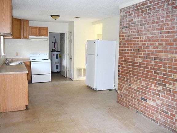3rd image of 2505 Tinsley Ln