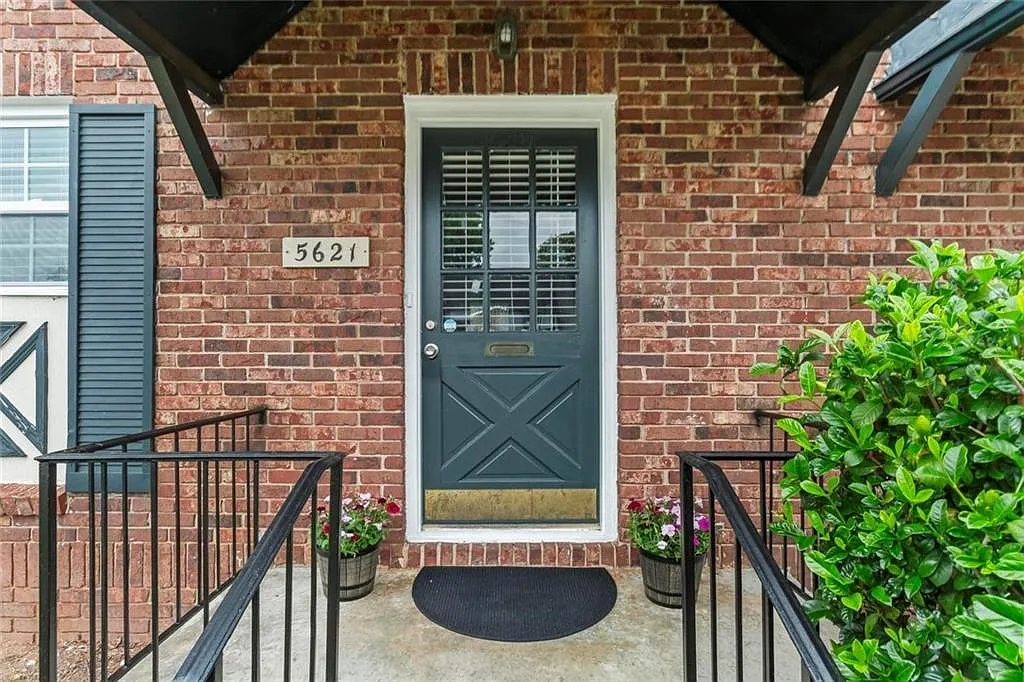 2 bed, 1.5 bath, 1178 sqft, $1,800 — Photo 1