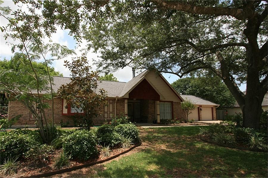 1st image of 808 Essex Dr