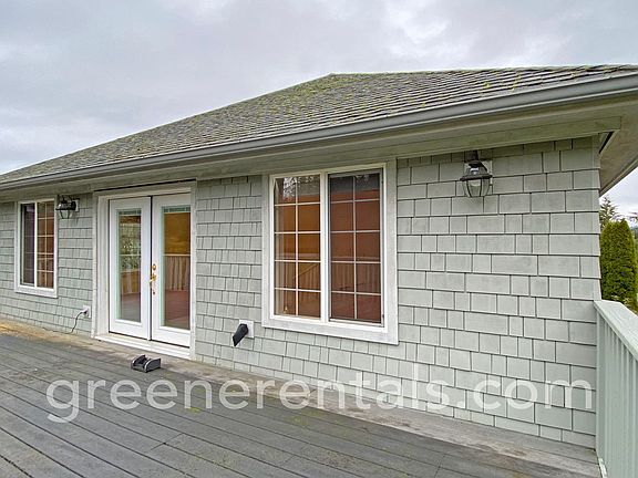 2nd image of 315 Westhampton Ln SW